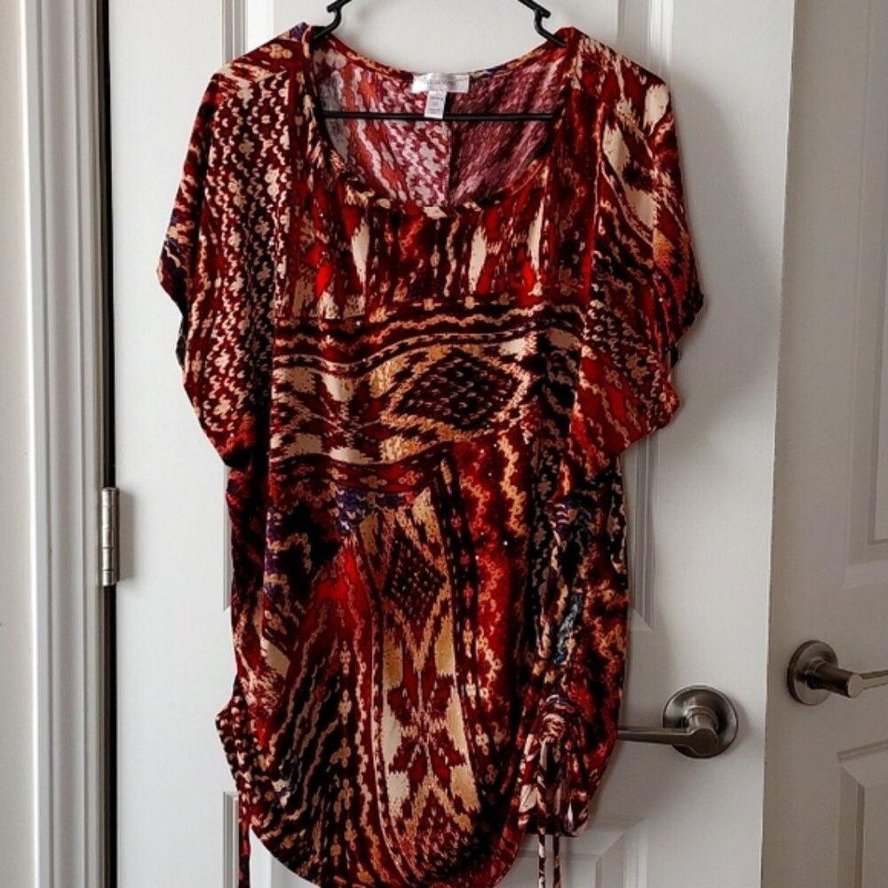 Dressbarn short sleeve reds with white circle decor throughout 1x